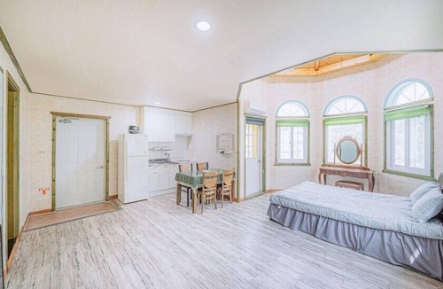 Jeongseon House | maple pension