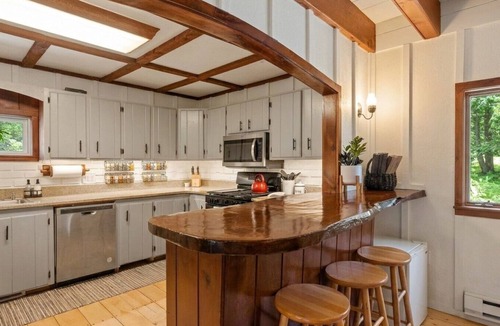 West Dover Ski Chalet | Maple Pine w/Hot Tub Pool Table 3min to Mount Snow