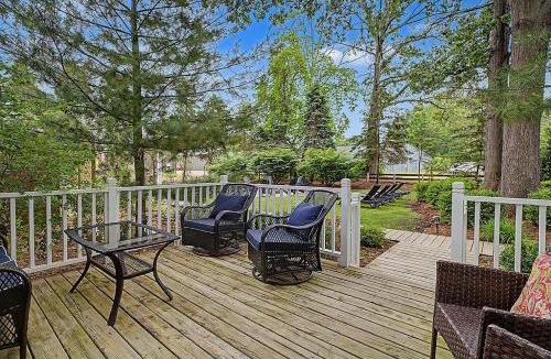 Saugatuck Villa | Maple Ridge Brown Cottage HOT TUB