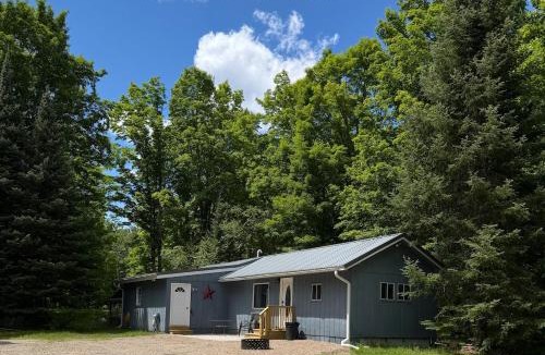 Crandon House | Maple Ridge Trail Side Cabin