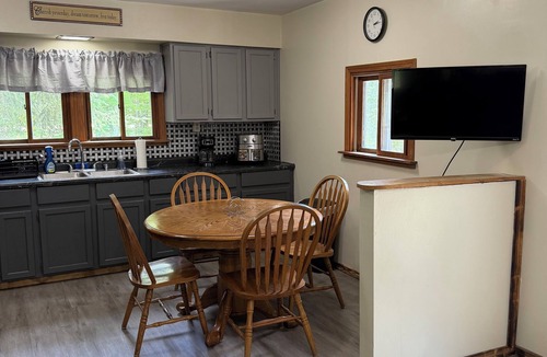 Crandon House | Maple Ridge Trail Side Cabin