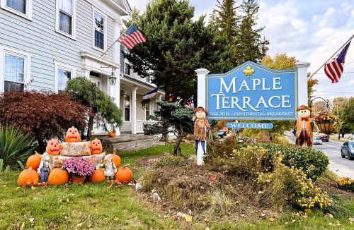 Williamstown Hotel | Maple Terrace Motel