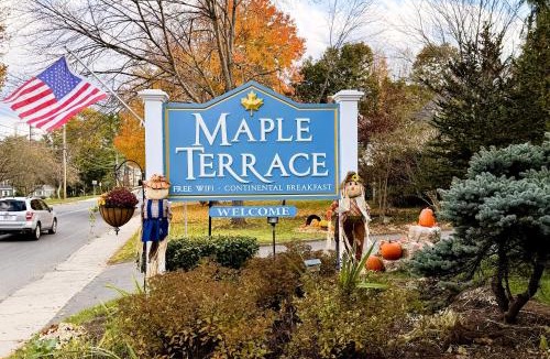 Williamstown Hotel | Maple Terrace Motel