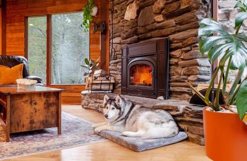 Hancock House | MapleCastle = HotTub, RiverSide, IndoorHummock, FirePlace, BackYard