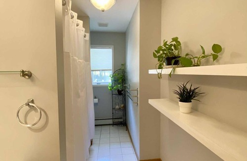 Fall River House | Maplewood Guest Room