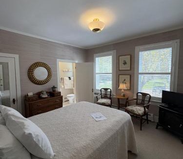 Saugatuck Bed & Breakfast | Maplewood Hotel
