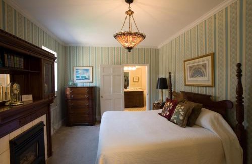 Saugatuck Bed & Breakfast | Maplewood Hotel