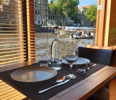 Nieuwmarkt en Lastage House | Mar&Mar Houseboat Studio