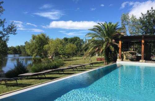 Arles Villa | marais de capeau