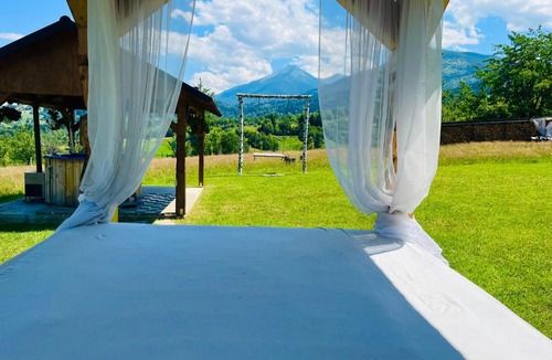 Moisei House | Maramures Landscape