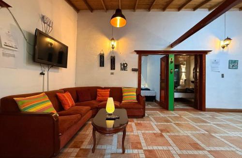Jardin House | Maravilla de cabaña grupal 5-10 personas parking, wifi, campestre, cercana