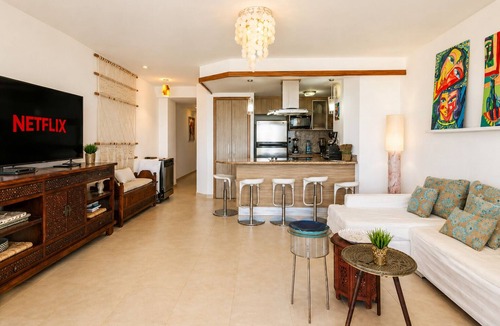 Villas Del Mar Apartment | @Marbella| Beachfront| Great View| Pool + Gym