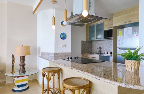 Villas Del Mar Apartment | Marbella | Beachfront Pool Full Kitchen