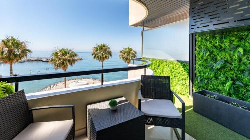 Marbella Seafront Promenade Apartment | Marbella Beachfront Studio with Stunning Sea Views