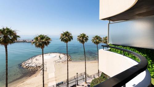 Marbella Seafront Promenade Apartment | Marbella Beachfront Studio with Stunning Sea Views
