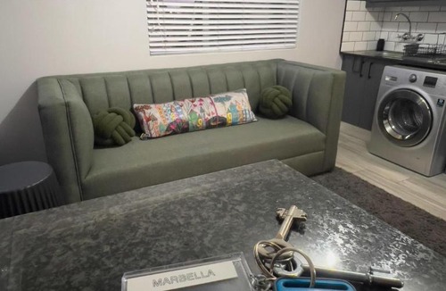 Flamingo Vlei Apartment | Marbella - Cozy studio in Heart of Table View
