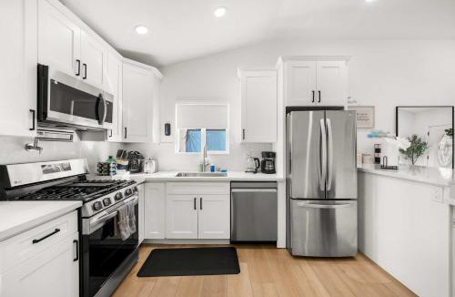Compton House | Marbella Lane - Cityside Haven w Touch of Charm