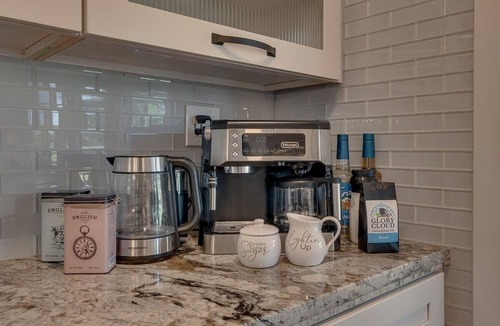 Reno/Tahoe Airport Cottage | @ Marbella Lane - Eccentric 4BR Modern Ranch Home