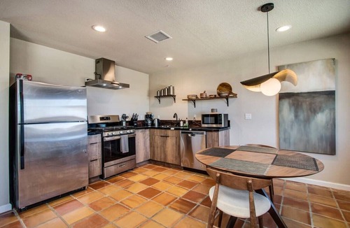 Panorama Heights Cottage | @ Marbella Lane - Moon Designer Home Close to Jtnp