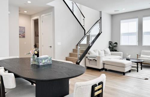 Placentia House | #Marbella Lane - Spacious 4BR Modern Family Home!