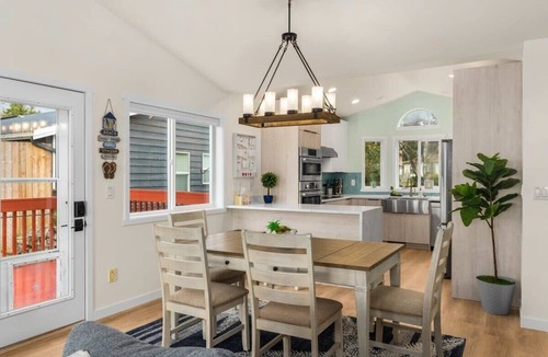 Oak Harbor Cottage | @ Marbella Lane Wave HS W/ev Charger, Oceanfront!