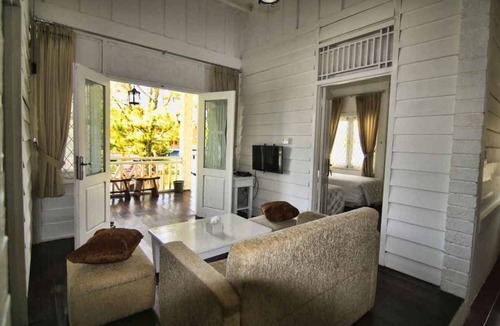 Jalancagak Resort | Marbella Twin Waterfall Resort Ciater