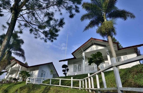 Jalancagak Resort | Marbella Twin Waterfall Resort Ciater