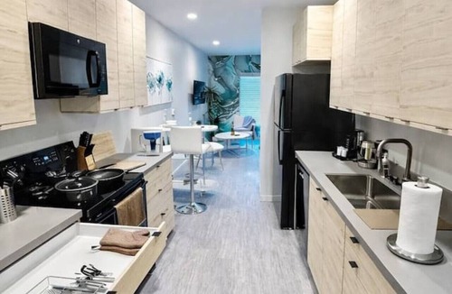 Downtown Des Moines Apartment | Marbled Shores Hideaway (239)