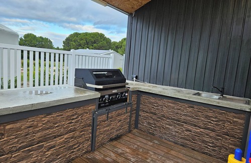 Nangkita House | Marbles Riverview House (Pet Friendly) Sleeps 10