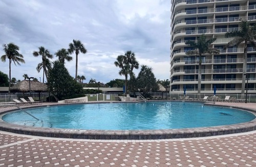 Marco Island Condo | Marco Island Beachfront Condo 2bd, 2 bath. 4th floor with two king beds!