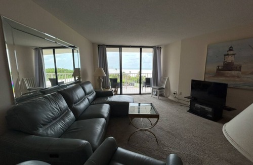 Marco Island Condo | Marco Island Beachfront Condo 2bd, 2 bath. 4th floor with two king beds!