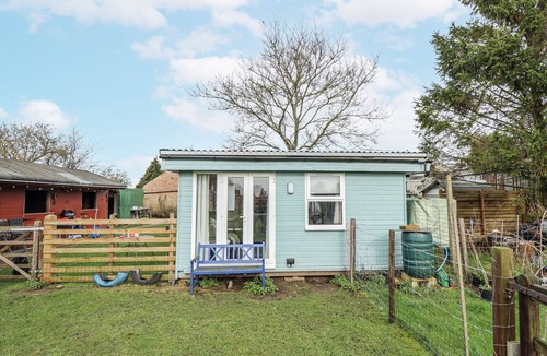 Wisbech Cottage | Mardi Gras