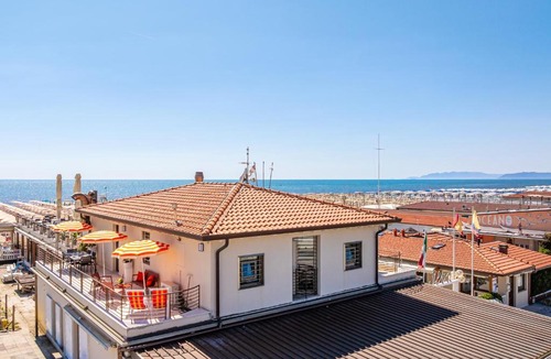 Lido di Camaiore Apartment | Marea Beachfront - Family Retreat - Exclusive Beach Stay