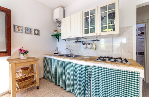 Corsano Cottage | Mareverde.Gorgeous beachfront cottage with pool and very close to the sea access