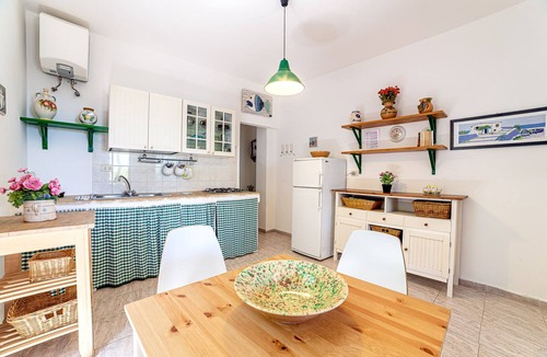 Corsano Cottage | Mareverde.Gorgeous beachfront cottage with pool and very close to the sea access