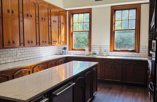 LaGrange House | Margot Suite - Truitt Vanderbilt Club - King room with bath and bistro