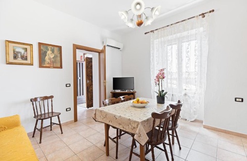 Scano di Montiferro House | Mari E Monti
