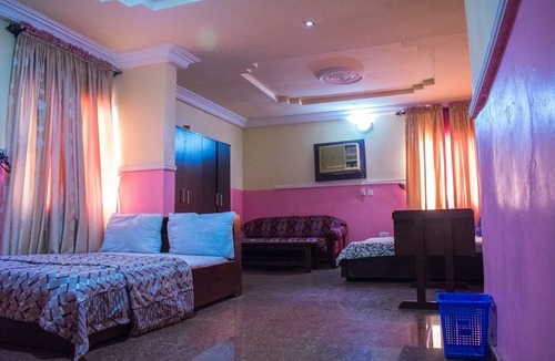 Oshodi-Isolo House | Maria Suites