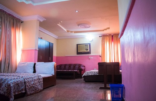 Oshodi-Isolo House | Maria Suites