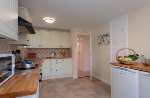 Rhosneigr Cottage | Marimar : Charming 3‑Bed Pet-Friendly Bungalow Steps from Rhosneigr Beach | Managed by Anglesey Holi