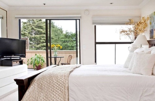 Marina District Condo | "Marina Designer Showplace Home" 1 min away from "Beach" & "Palace of Fine Arts"