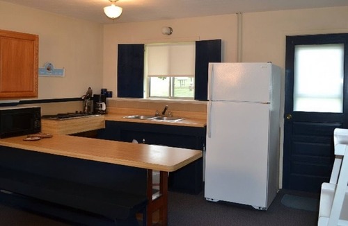 Marblehead Cottage | Marina Front 2BR Cottage #2 on Sandusky Bay — Steps from Marina, Beach & Pool