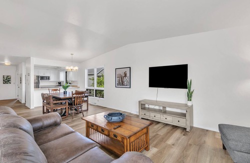 Algoma Condo | Marina-Front Retreat - Steps to Beach, Wine & Water