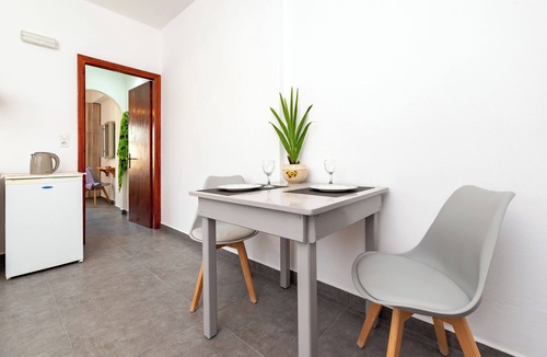 Perivolos Apartment | Marina's studios