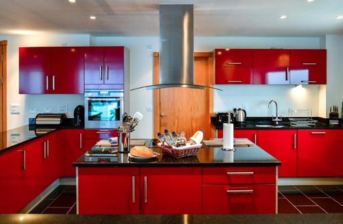 Castle Apartment | Marina Sky Penthouse 4BR City Views with parking