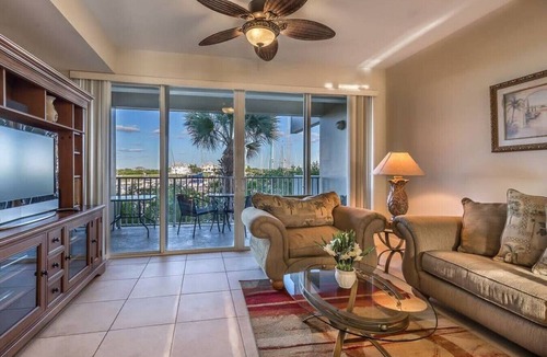 Ruskin Condo | Marina View! 2 bdrm Beach Resort- Sleeps 6! Walk to the beach, restaurants and resort amenities!