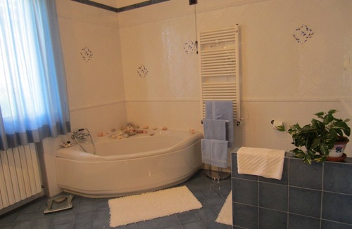Cornale e Bastida Bed & Breakfast | Marinella B
