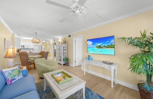 Sanibel Condo | Mariner Pointe 1042: Gorgeous & Expansive Bay Front Views & Great Location!