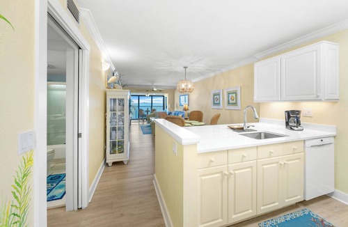 Sanibel Condo | Mariner Pointe 1042: Gorgeous & Expansive Bay Front Views & Great Location!