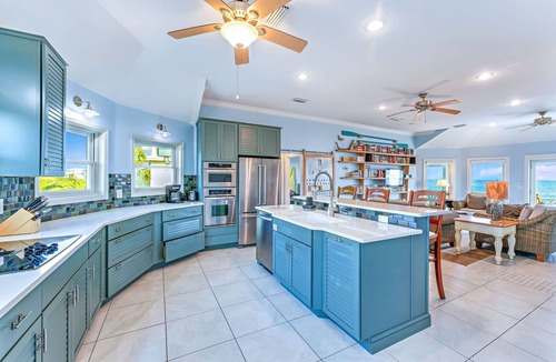 Plantation House | Mariner's Compass - 3 BR Beachfront Beauty with community pool located in The Plantation
